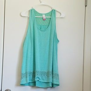 Juniors teal tank top
